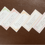 結婚式招待状に同封する「付箋」とは