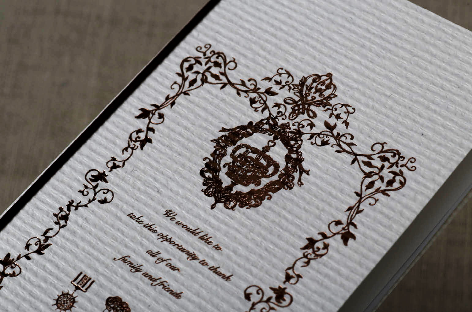GOTHIC CHARM whiteゴシックチャーム　白　A4